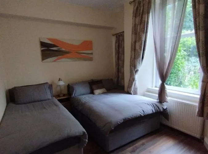 Park View Apartments: Central 2-bedroom With Free Parking Edinburgh