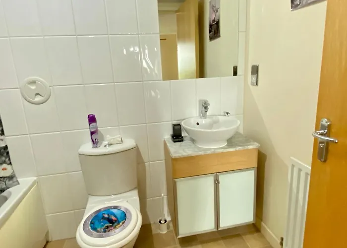 Lovely Double With Private Bathroom And Double With Shared Toilet & Parking Free