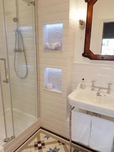 Barony House 5 Star Boutique Bk Direct