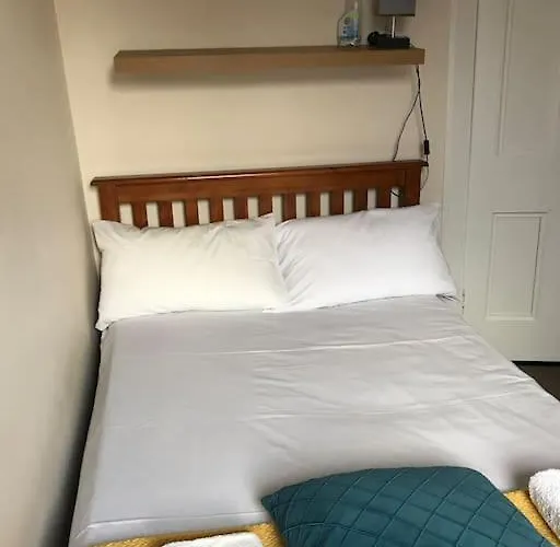 3 Bedrooms In Blackwood Crescent