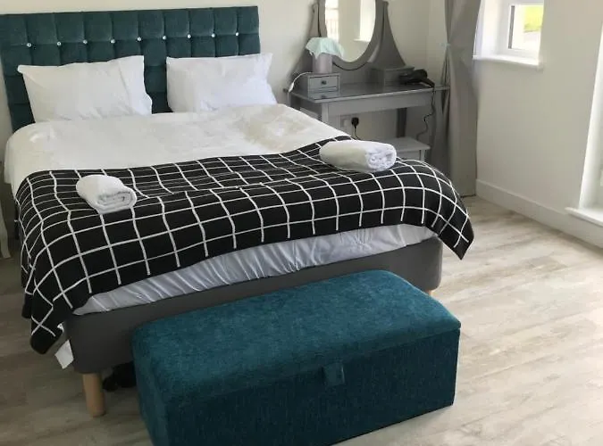 Πανσιόν Large En Bedroom With One Double Bed No Breakfast Provided 3*