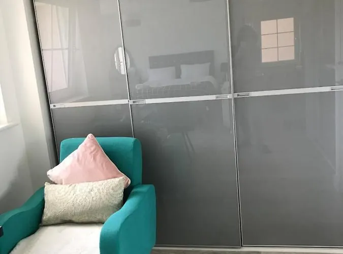 Πανσιόν Large En Bedroom With One Double Bed No Breakfast Provided 3*