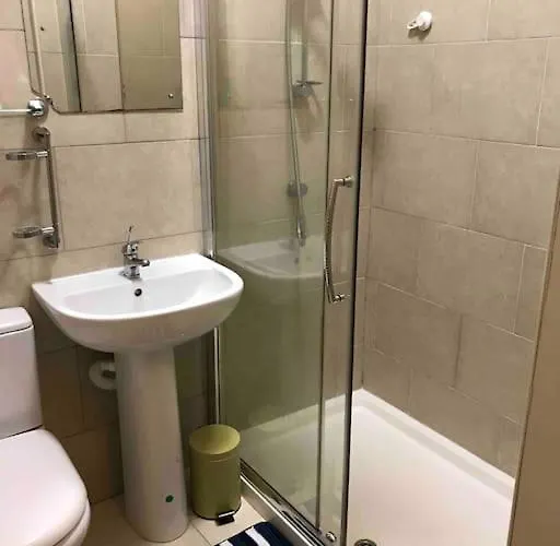 3 Bedrooms In Blackwood Crescent Apartment
