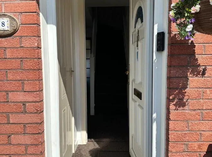 Peaceful Private With Free Parking And Wifi アパート エディンバラ