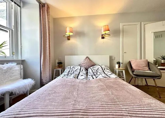 Centre Hidden Hideout For 2 아파트 *
