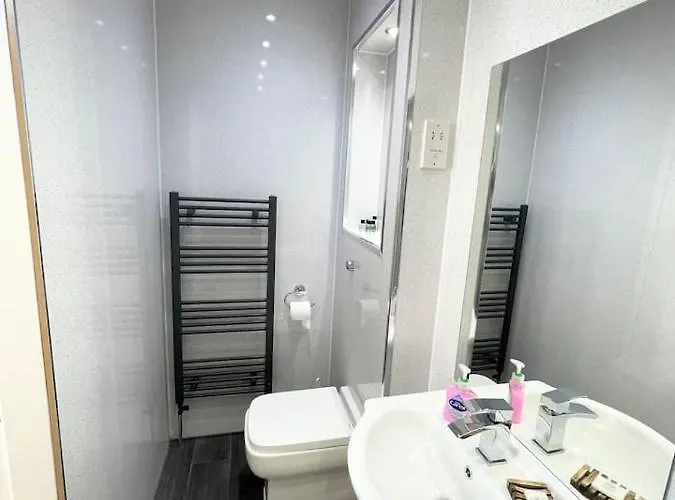 Large Flat In F2 With Mountain View