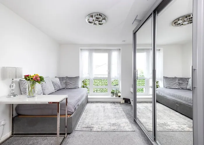 Joivy Elegant Flat With Balcony *