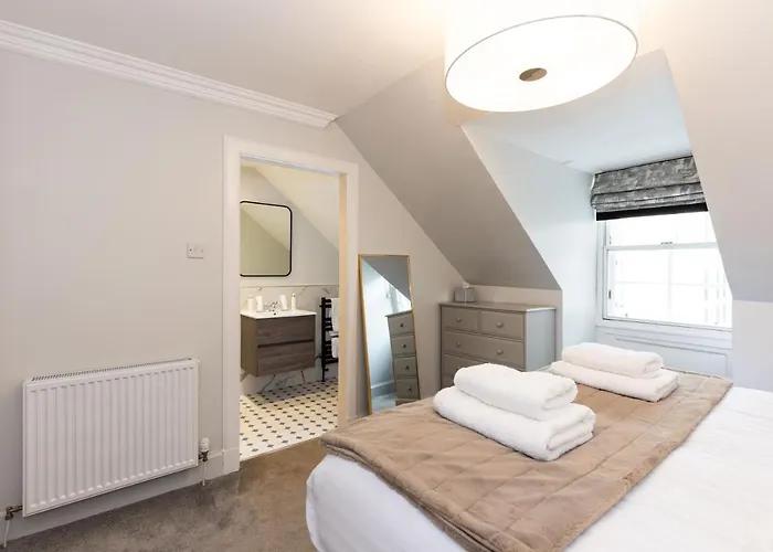 Righ - Luxurious Centre Three Bedroom Edinburgh