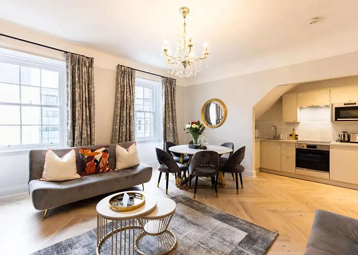 Righ - Luxurious Centre Three Bedroom * Edinburgh