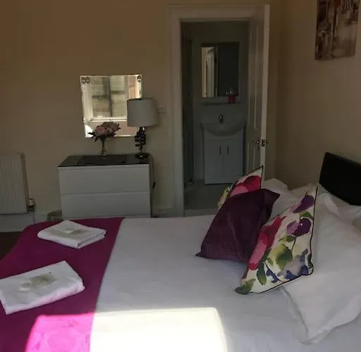 דירה 3 Bedrooms For Upto 6 אדינבורו