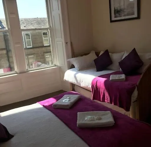 Apartment 3 Bedrooms For Upto 6 *