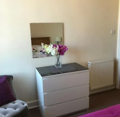 Апартаменты 3 Bedrooms For Upto 6