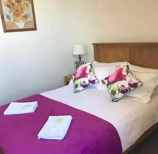 Apartment 3 Bedrooms For Upto 6 *