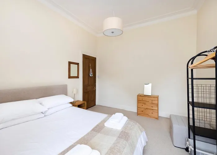 Tasteful 1-bedroom Near Meadows *