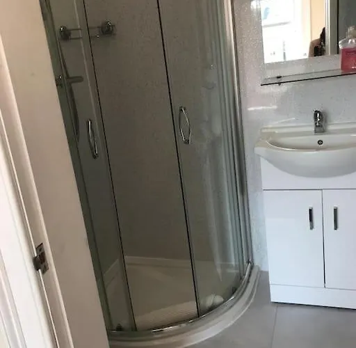 Апартаменты 3 Bedrooms For Upto 6 *