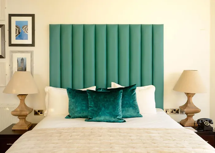 Black Ivy 4* Edinburgh