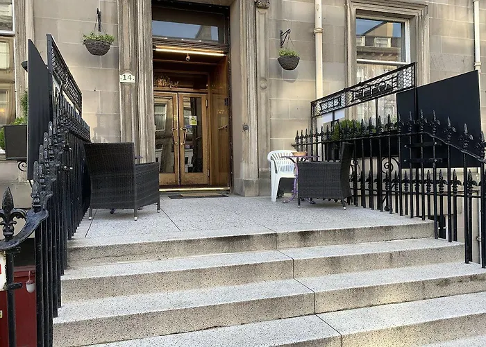Eliza House 3*