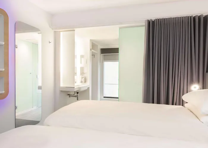 Yotel 4*