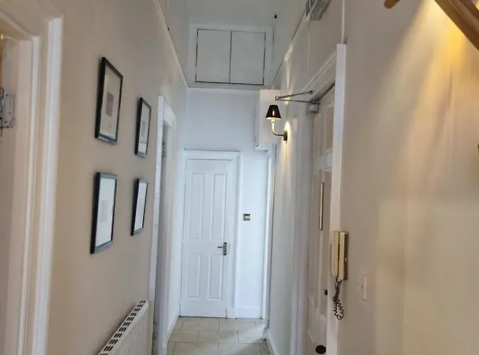 3 Double-bed Georgian In Prime Location Apartment Edinburgh