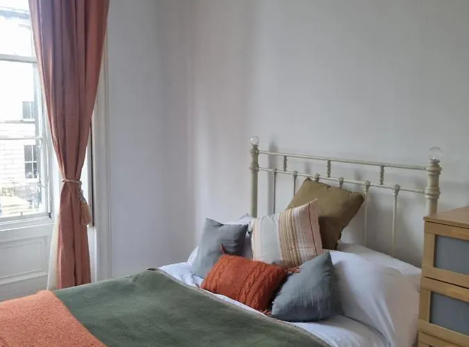 3 Double-bed Georgian In Prime Location شقة *