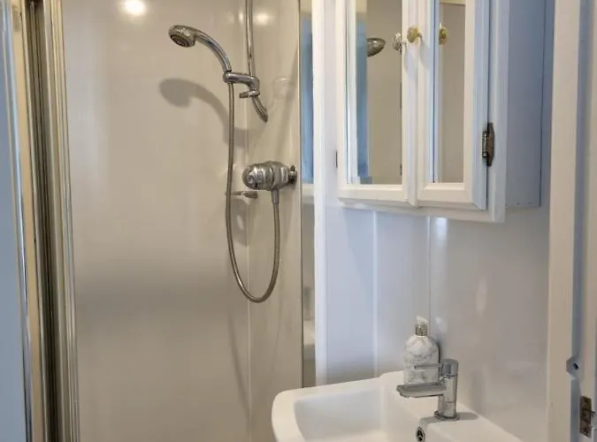 شقة 3 Double-bed Georgian In Prime Location *