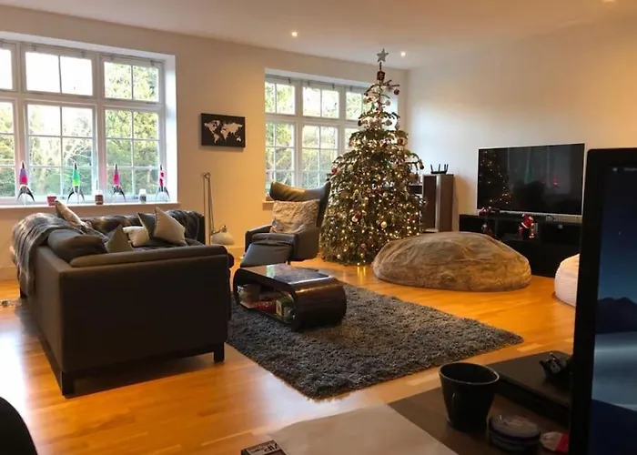 Spacious 2 Bedroom *