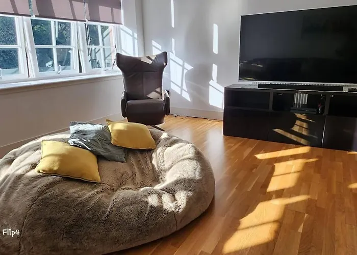 Spacious 2 Bedroom Edinburgh