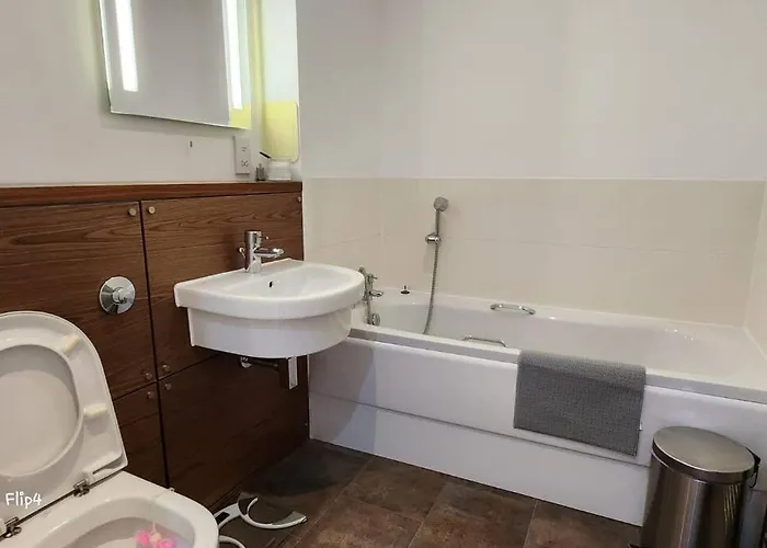 Spacious 2 Bedroom