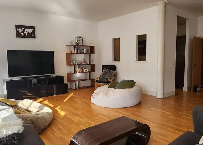 Apartment Spacious 2 Bedroom *