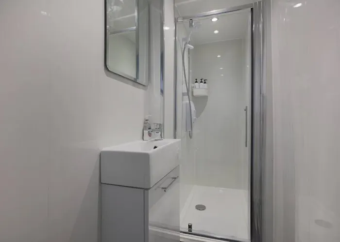 Cosy & Broughton 2br Near Centre *