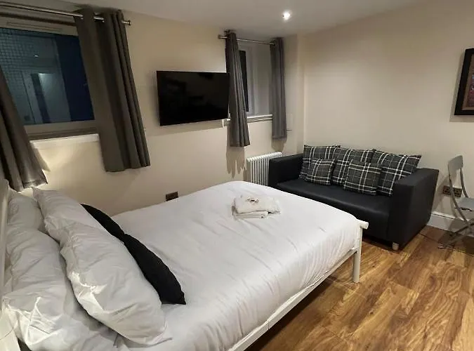 Modern Double With Sofa منزل للإقامة *