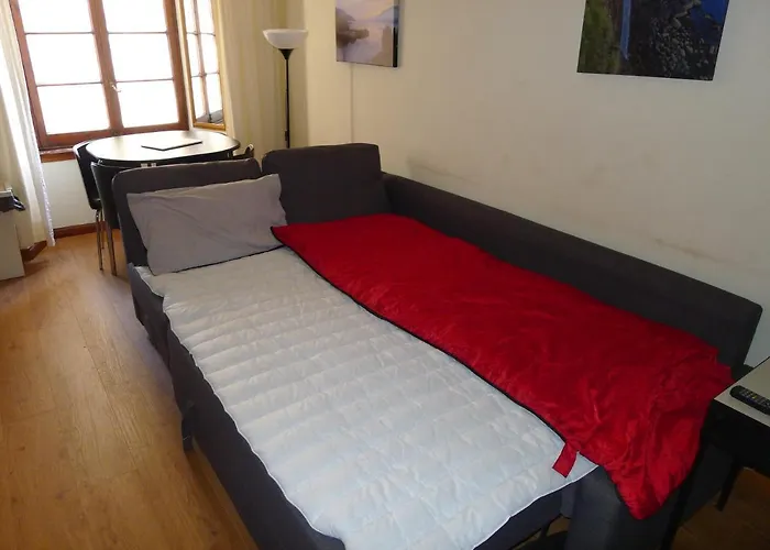 1 Bedroom Flat In Historic Cooperage Leith Edinburgh