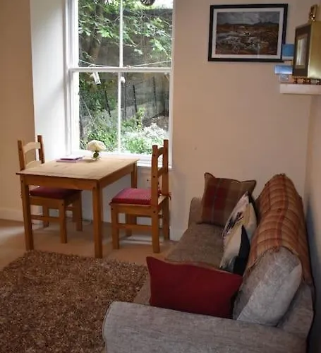 Apartment Caledonian - Charming 1 Bed Flat *
