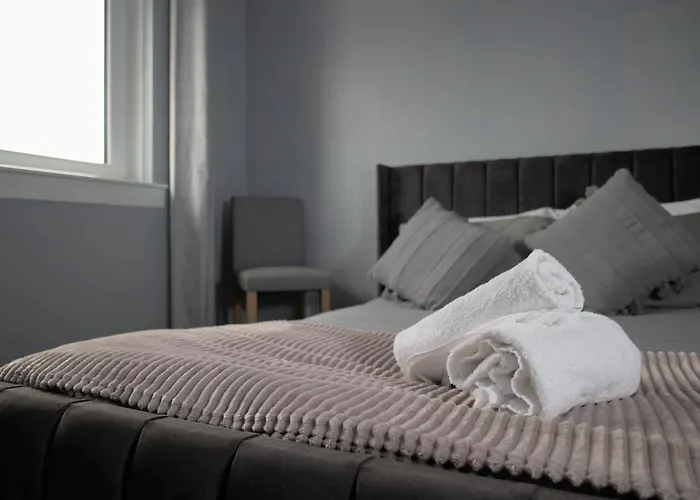 Modern 2-bed Haven, Free Parking 아파트 *