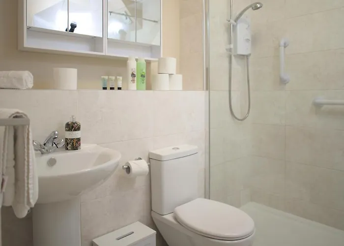 Modern 2-bed Haven, Free Parking *