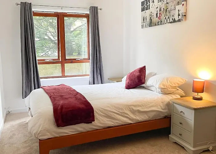 Spacious, And Newly Decorated Daire *