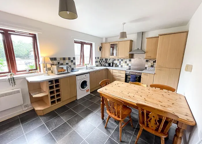 Spacious, And Newly Decorated Daire *