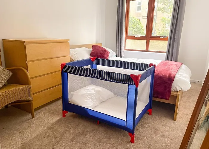 Spacious, And Newly Decorated Edinburgh