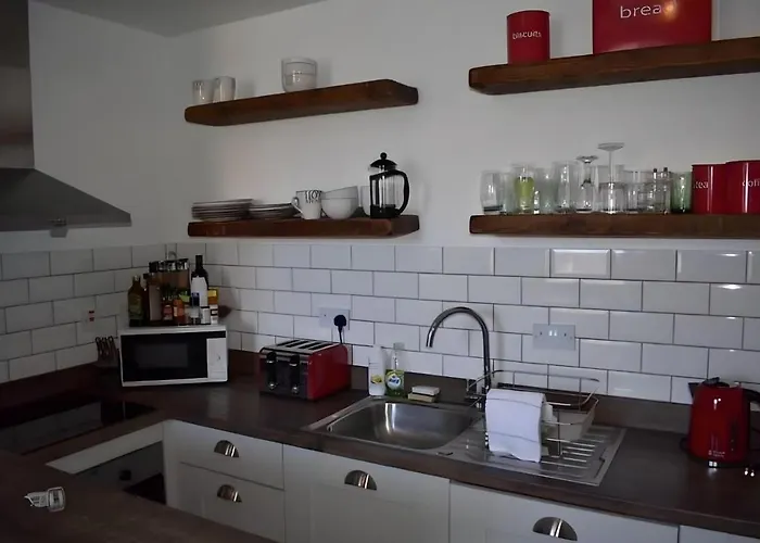 Edina Place -lovely Central One Bedroom