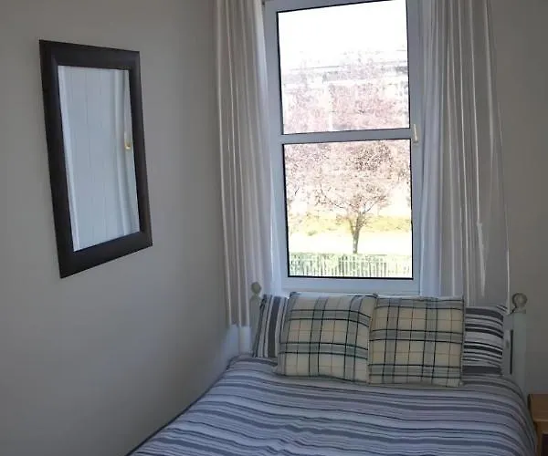 Edina Place -lovely Central One Bedroom شقة *