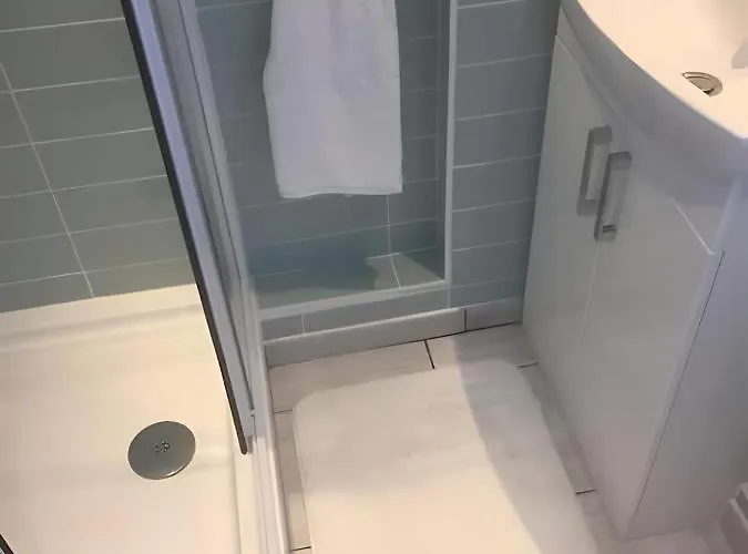 Edina Place -lovely Central One Bedroom