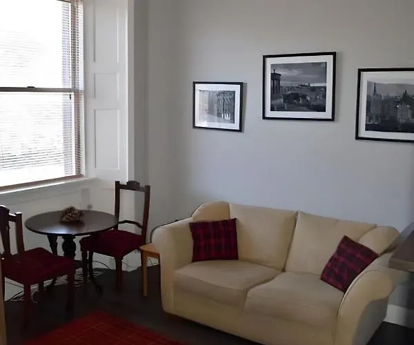 Edina Place -lovely Central One Bedroom