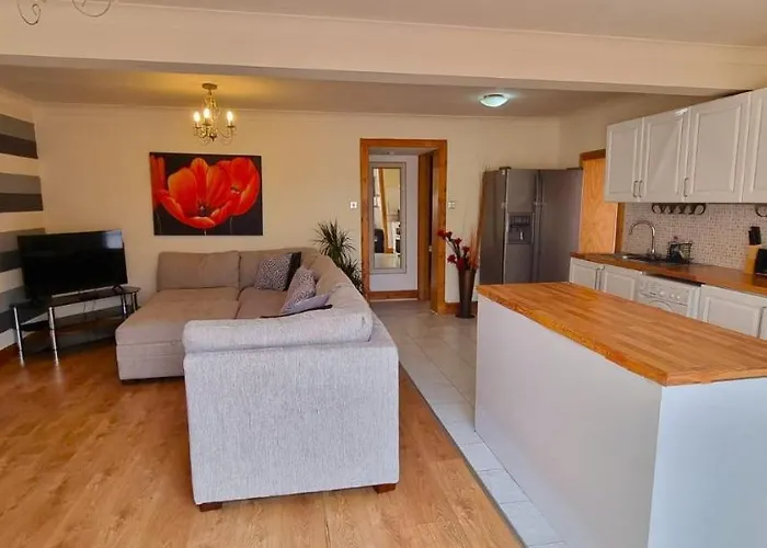 Elegant 2 Bedroom Alpesi faház