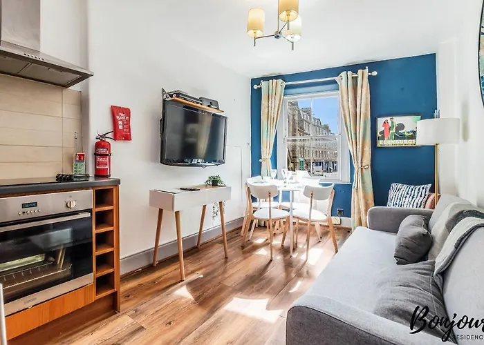 Trocadero - Central-royal Mile Castle *