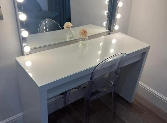 Luxury Double W/ Private Bathroom 홈스테이 *