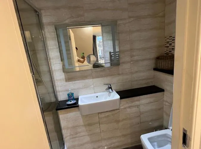 Luxury Double W/ Private Bathroom Homestay Edinburgh