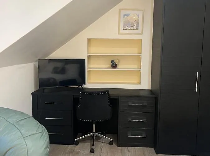 Luxury Double W/ Private Bathroom Homestay