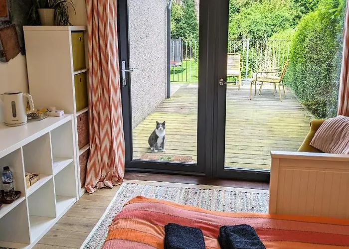 Private With Terrace And Free Parking *