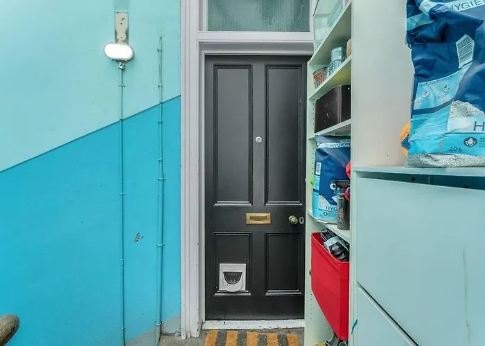 דירה Bright And Spacious Flat Overlooking The Meadows *