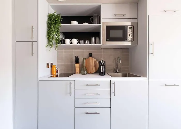 Heeton Concept Queen Street 4*